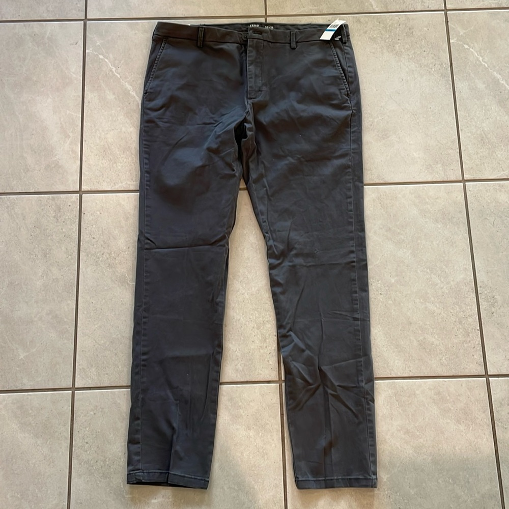 Brand New IZOD Stretch Chinos 36x34